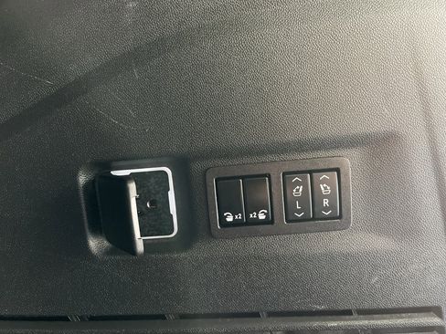 Used 2025 Chevrolet Suburban LT w/ Comfort Package image 10