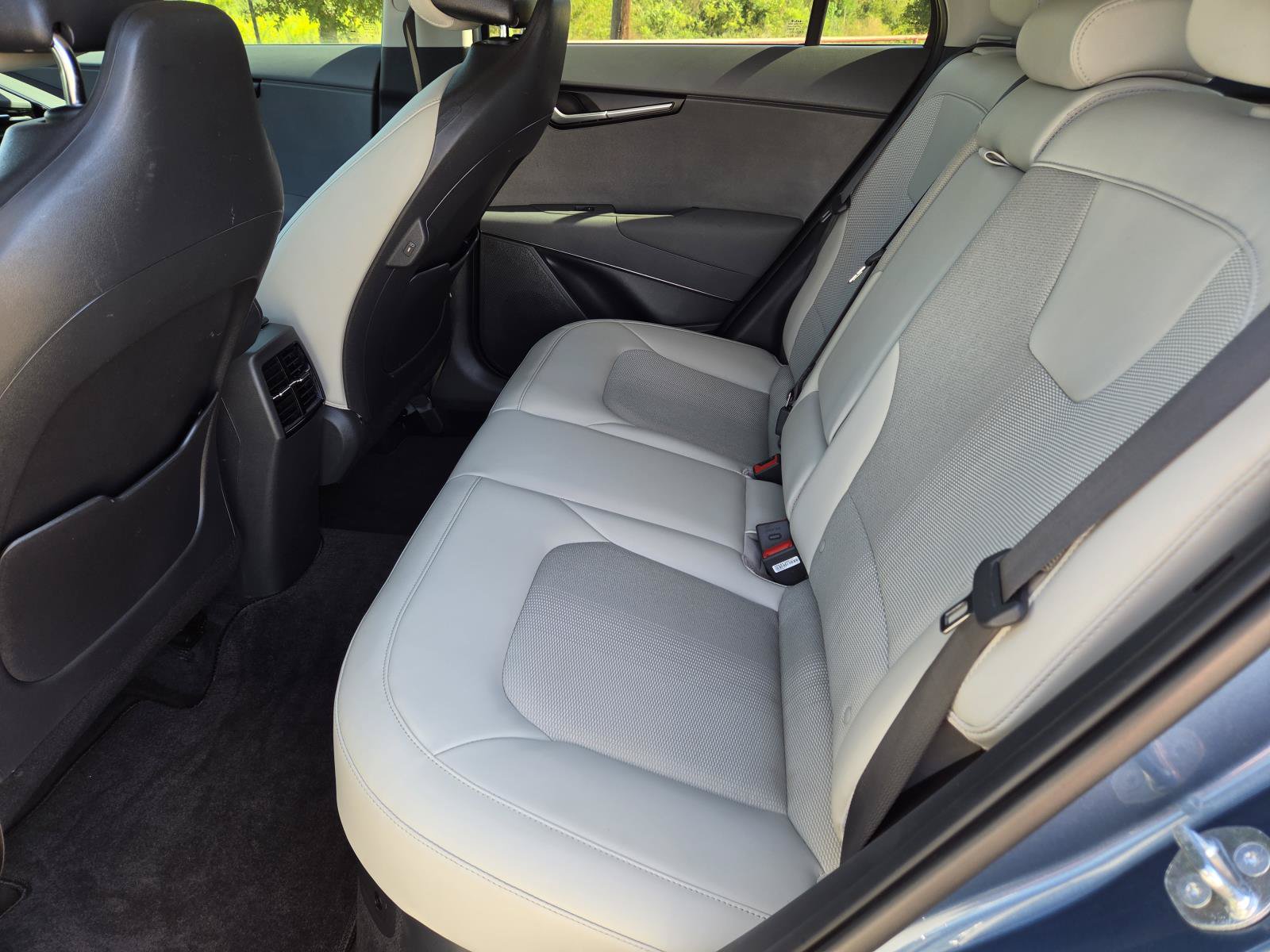 Used 2023 Kia Niro EX Touring FWD image 30