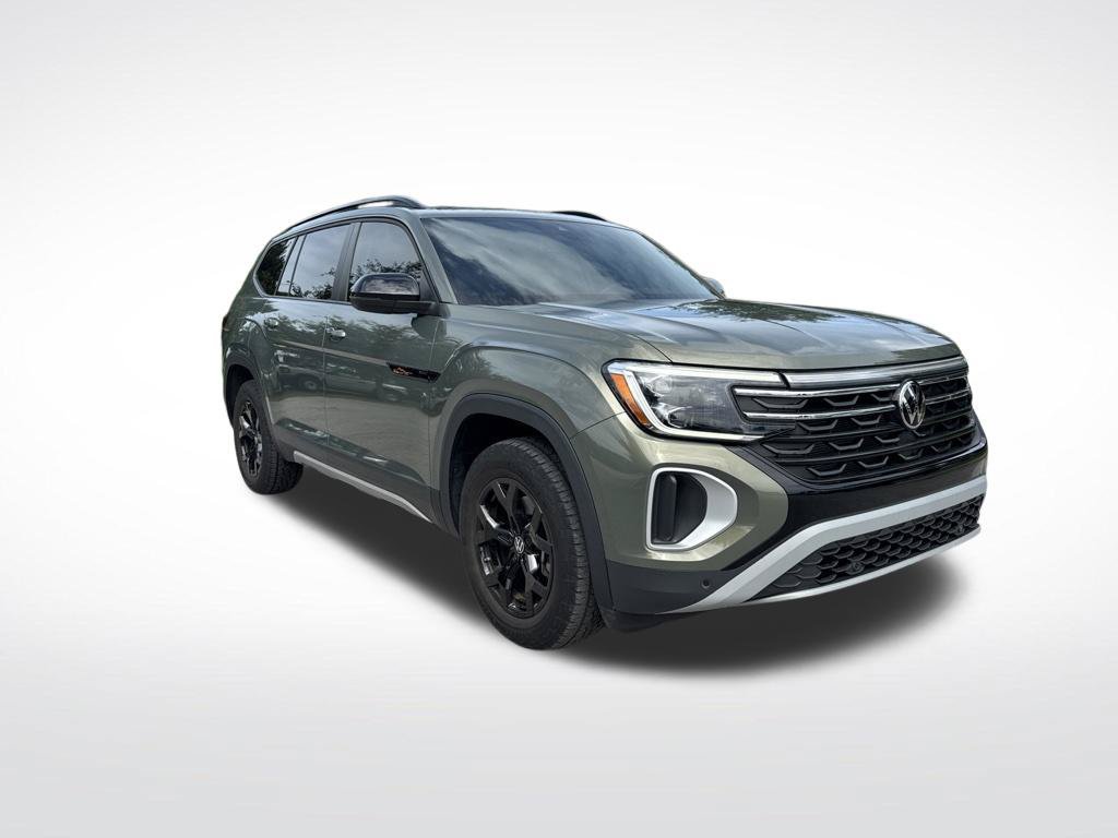 Certified 2024 Volkswagen Atlas Peak Edition SE AWD/4WD image 2