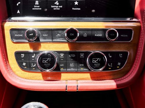 Used 2023 Bentley Bentayga AWD/4WD image 74