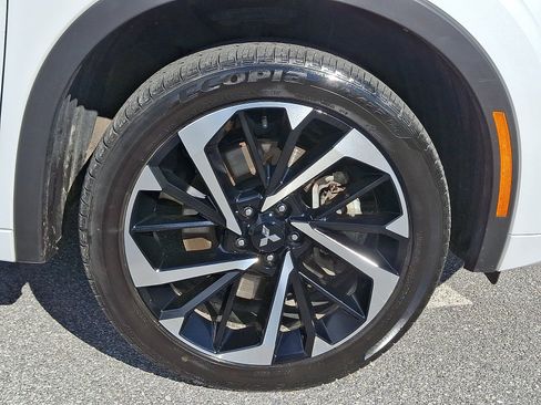 Used 2024 Mitsubishi Outlander SEL AWD/4WD image 8