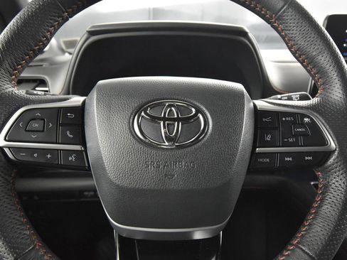 Used 2023 Toyota Sienna XSE w/ XSE Plus Package image 18