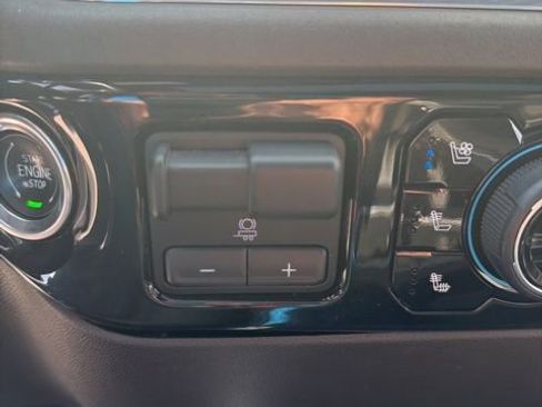 Used 2024 Chevrolet Silverado 2500 LTZ w/ LTZ Convenience Package image 32