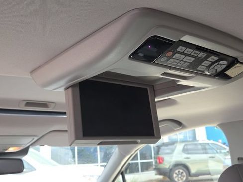 Used 2016 Honda Pilot Touring image 11