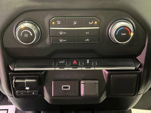 Used 2019 Chevrolet Silverado 1500 Custom w/ Custom Value Package image 32