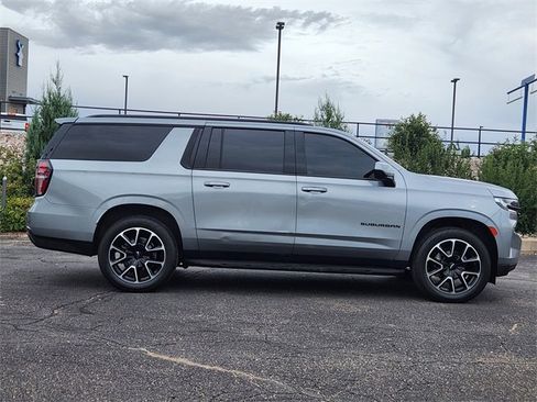 Used 2023 Chevrolet Suburban RST image 2