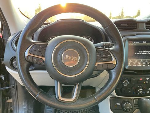 Used 2022 Jeep Renegade Latitude w/ Convenience Group AWD/4WD image 7