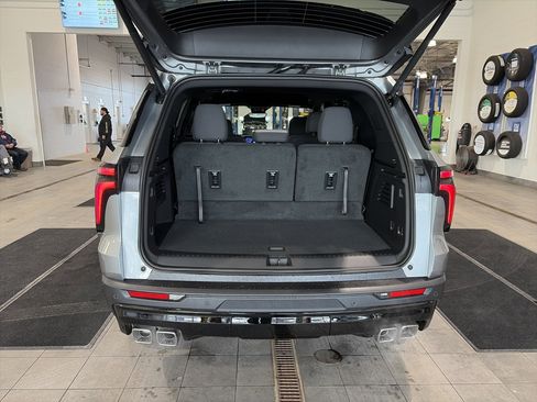 New 2026 Chevrolet Traverse LT w/ Midnight/Sport Edition image 5