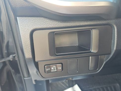 Used 2016 Toyota Tacoma SR5 w/ Towing Package image 22