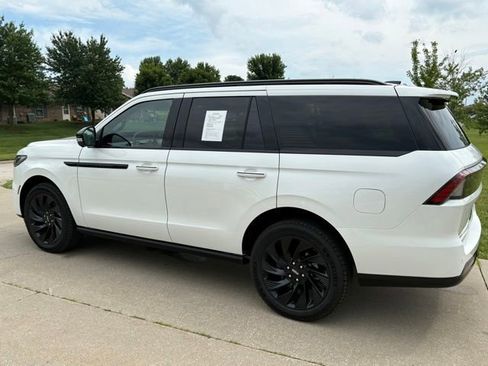 Used 2026 Lincoln Navigator Reserve w/ Jet Appearance Package AWD/4WD image 6