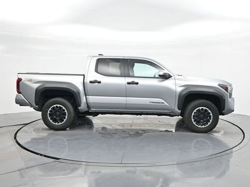 Used 2024 Toyota Tacoma TRD Off-Road image 4