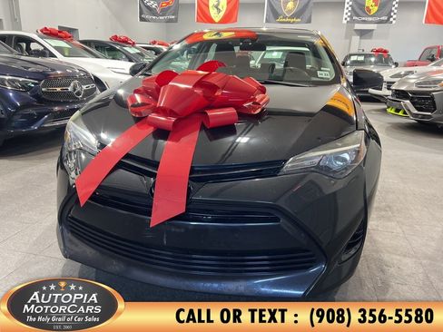 Used 2018 Toyota Corolla LE FWD image 1
