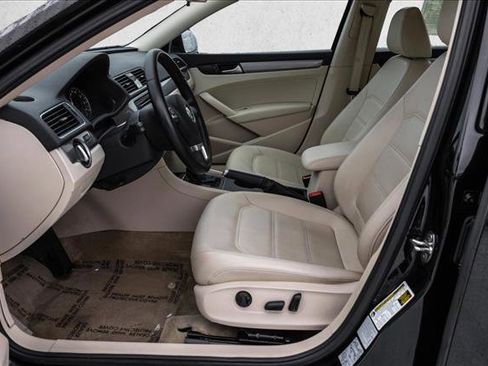 Used 2015 Volkswagen Passat 1.8T Wolfsburg Edition image 11