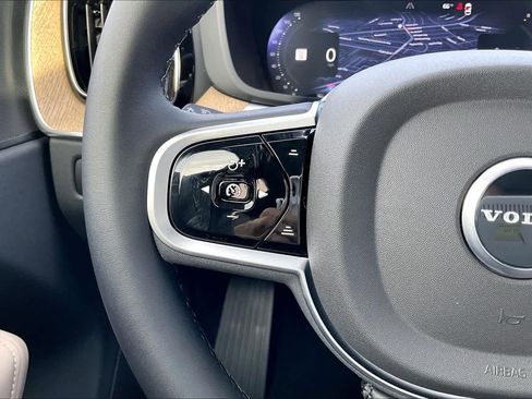 New 2026 Volvo XC60 B5 Plus w/ Climate Package PRO image 17