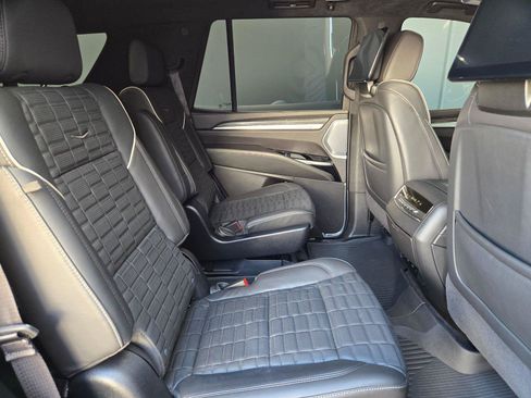 Certified 2025 Cadillac Escalade V w/ LPO, ONYX Package AWD/4WD image 32