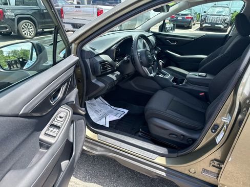 Used 2024 Subaru Outback Premium AWD/4WD image 13