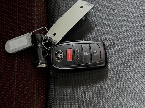 Used 2025 Toyota Corolla SE image 36