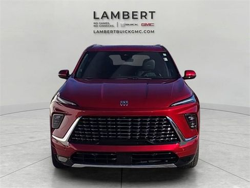 Used 2025 Buick Enclave Avenir image 3
