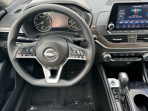 Used 2023 Nissan Altima 2.5 SV image 13