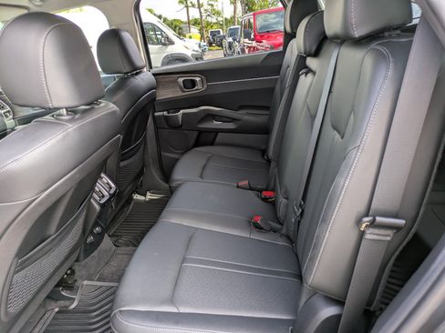 Certified 2022 Kia Sorento S AWD/4WD image 11