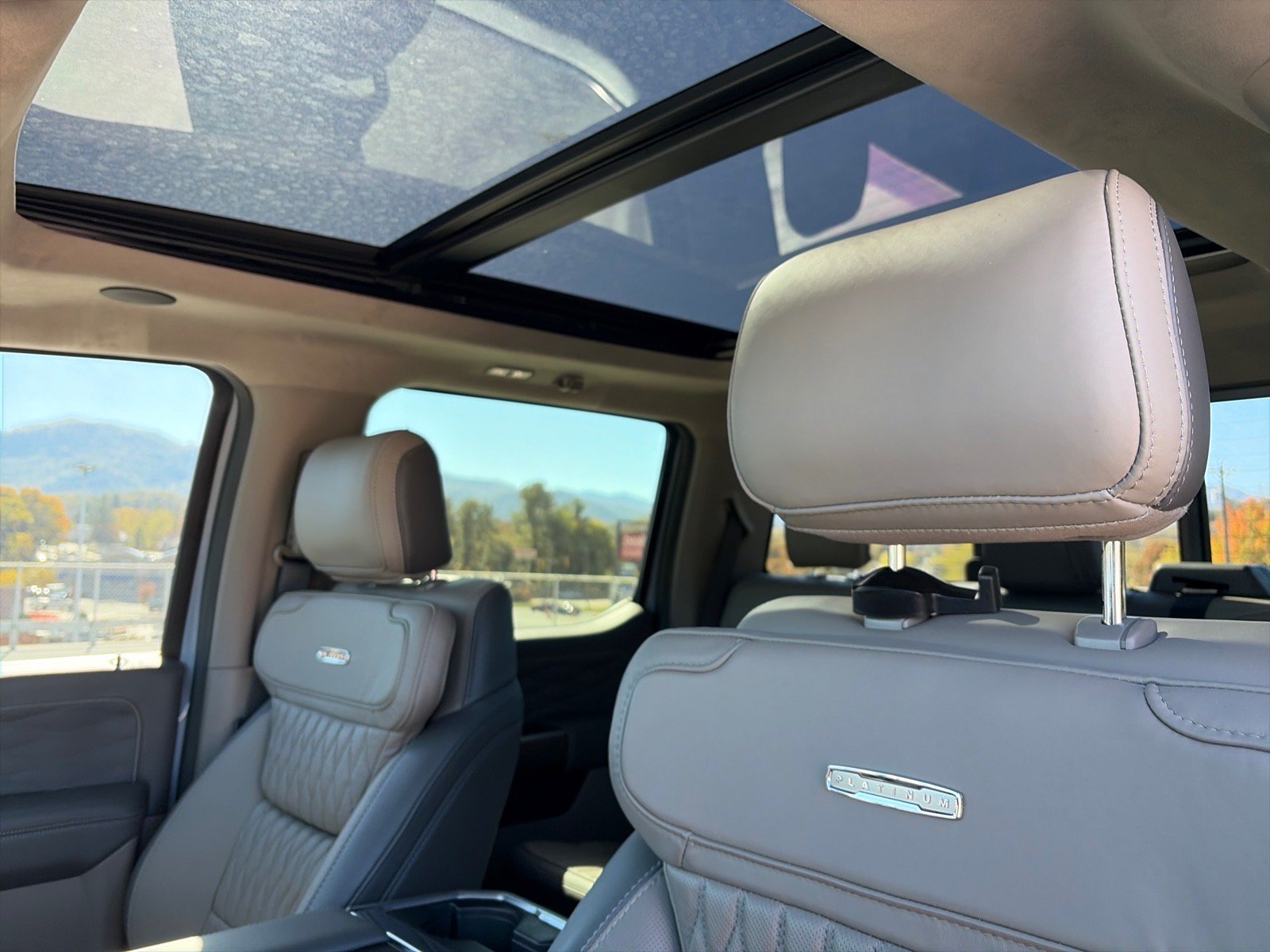 Used 2025 Ford F250 Platinum w/ Platinum Plus Package AWD/4WD image 8