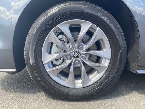 Used 2025 Toyota Sienna LE FWD image 10