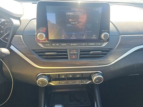Used 2024 Nissan Altima 2.5 SV image 25