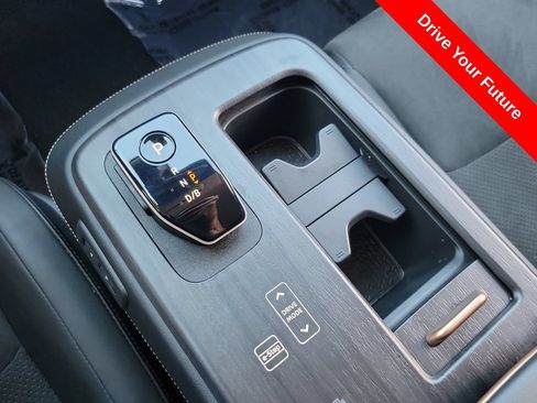 Used 2025 Nissan Ariya AWD image 14
