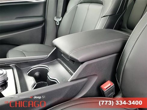 Certified 2025 Jeep Grand Cherokee Limited w/ Black Appearance Package image 23