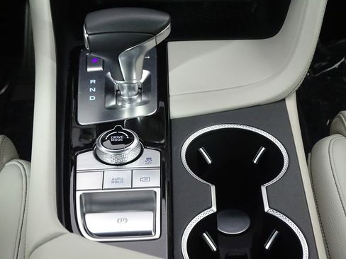 Used 2024 Genesis G70 2.5T image 42