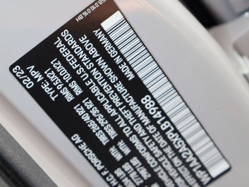 Certified 2023 Porsche Macan image 30