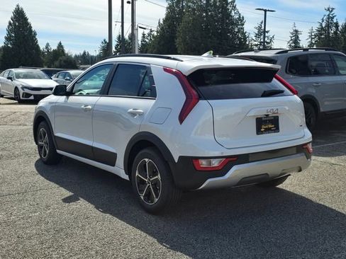 New 2025 Kia Niro EX image 2