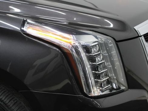 Used 2016 Cadillac Escalade ESV Luxury image 5
