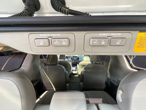 Used 2011 Toyota Sienna Limited image 25