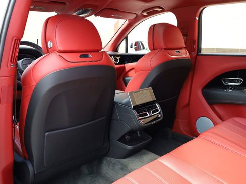 Used 2023 Bentley Bentayga Extended Wheelbase image 24