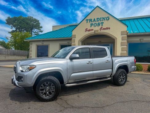 Used 2021 Toyota Tacoma SR5 RWD image 24