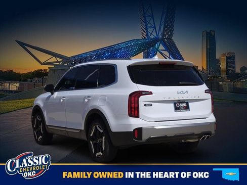 Used 2025 Kia Telluride S FWD image 5