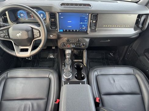 Used 2025 Ford Bronco Badlands image 30