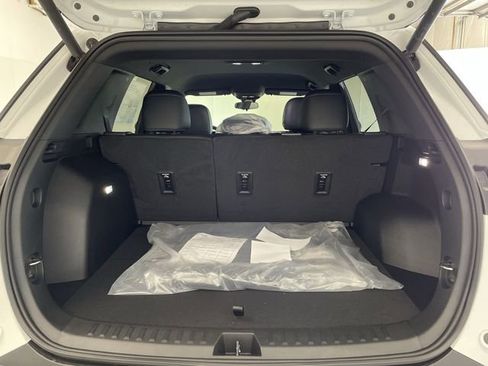 New 2026 Chevrolet Equinox LT w/ Convenience Package II AWD/4WD image 17