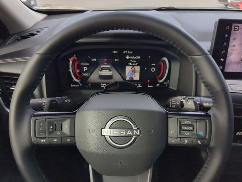 Used 2025 Nissan Rogue SL w/ Tech Package image 18