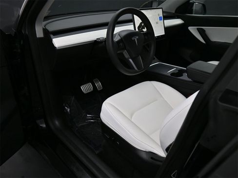Used 2022 Tesla Model Y Performance image 2
