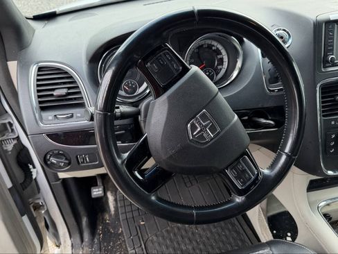 Used 2017 Dodge Grand Caravan SXT FWD image 32