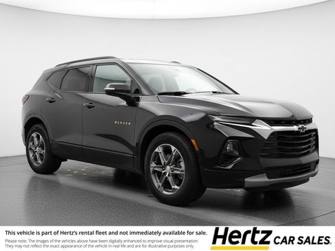 Used 2025 Chevrolet Blazer LT image 1