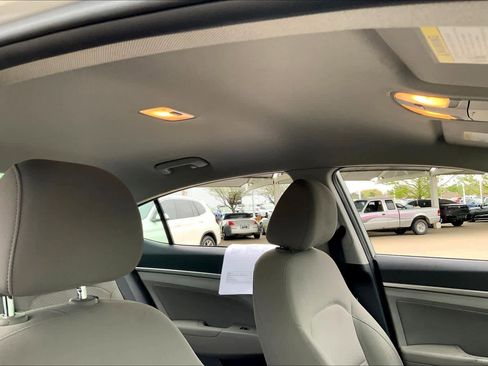 Used 2020 Hyundai Elantra SEL image 12