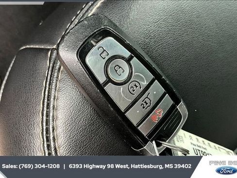 Used 2022 Ford Explorer XLT w/ Equipment Group 202A image 9