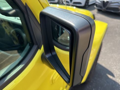 Used 2023 Jeep Gladiator Willys image 17