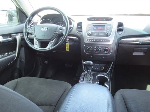 Used 2014 Kia Sorento LX image 13