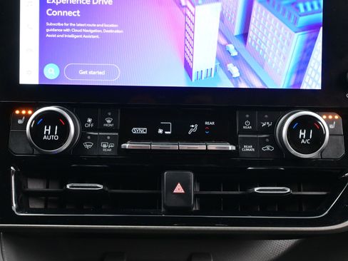 Used 2023 Toyota Highlander XLE image 22