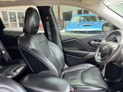 Used 2022 Jeep Cherokee Latitude Lux w/ Sun & Sound Group FWD image 11
