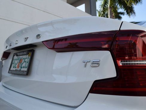 Used 2021 Volvo S60 T5 Momentum FWD image 23
